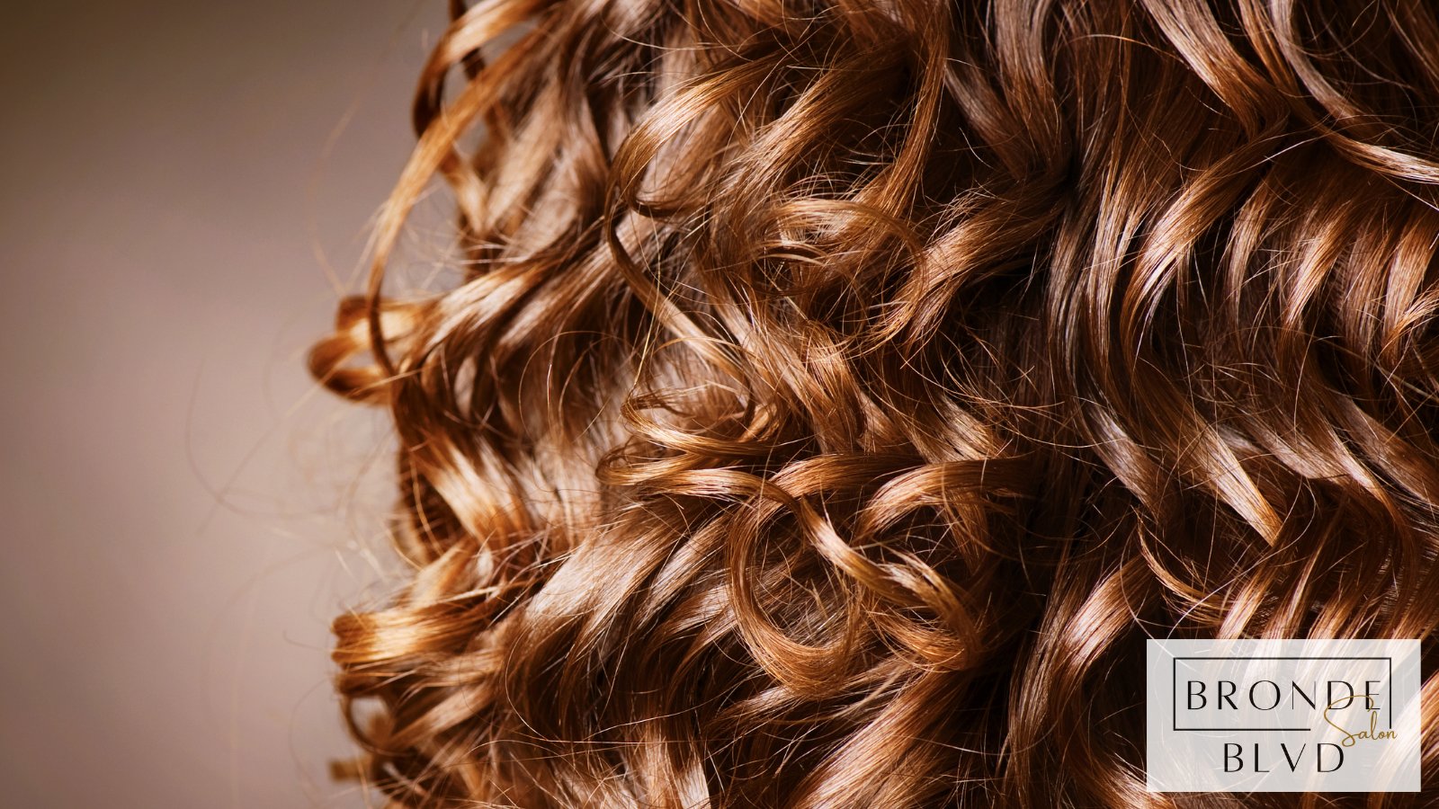How to Style Curly Hair in Humid Weather