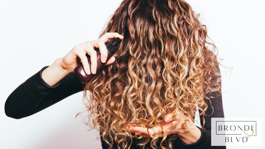 How to Style Curly Hair in Humid Weather
