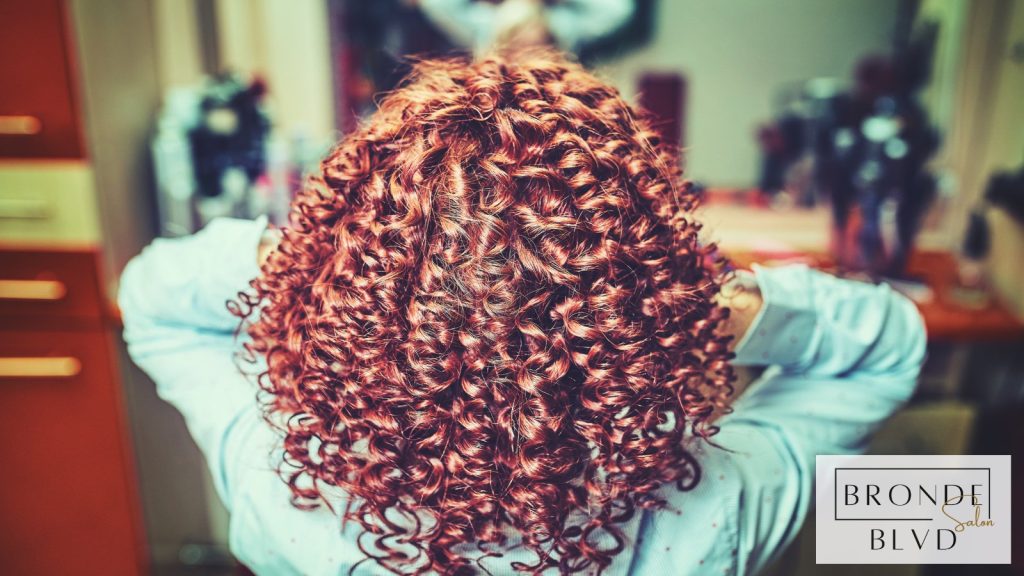 How to Style Curly Hair in Humid Weather